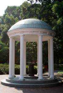 2008-07-11_UNC-CH_Old_Well_in_the_sun